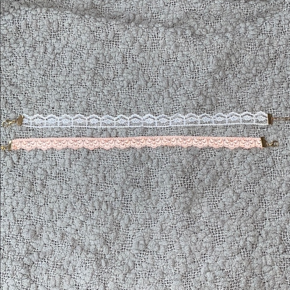 Set of lace chockers